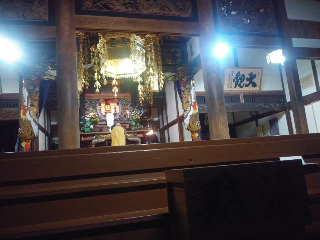 大洞山雲林寺のライトアップされた本堂